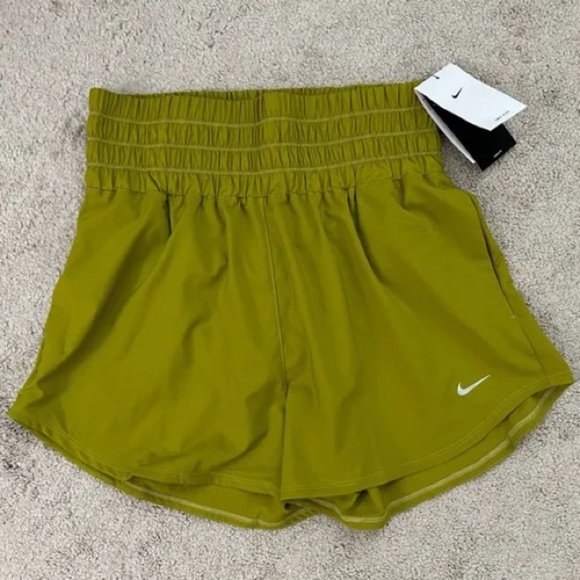 WOMEN'S NIKE ONE DRI-FIT ULTRA HIGH-WAISTED 3-INCH BRIEF-LINED SHORTS - Picture 3 of 4